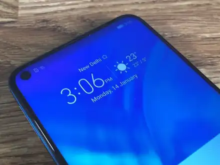 How to Pick a Smartphone With Punch-Hole Display: Ultimate Guide