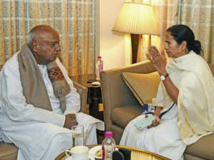 deve gowda mamata