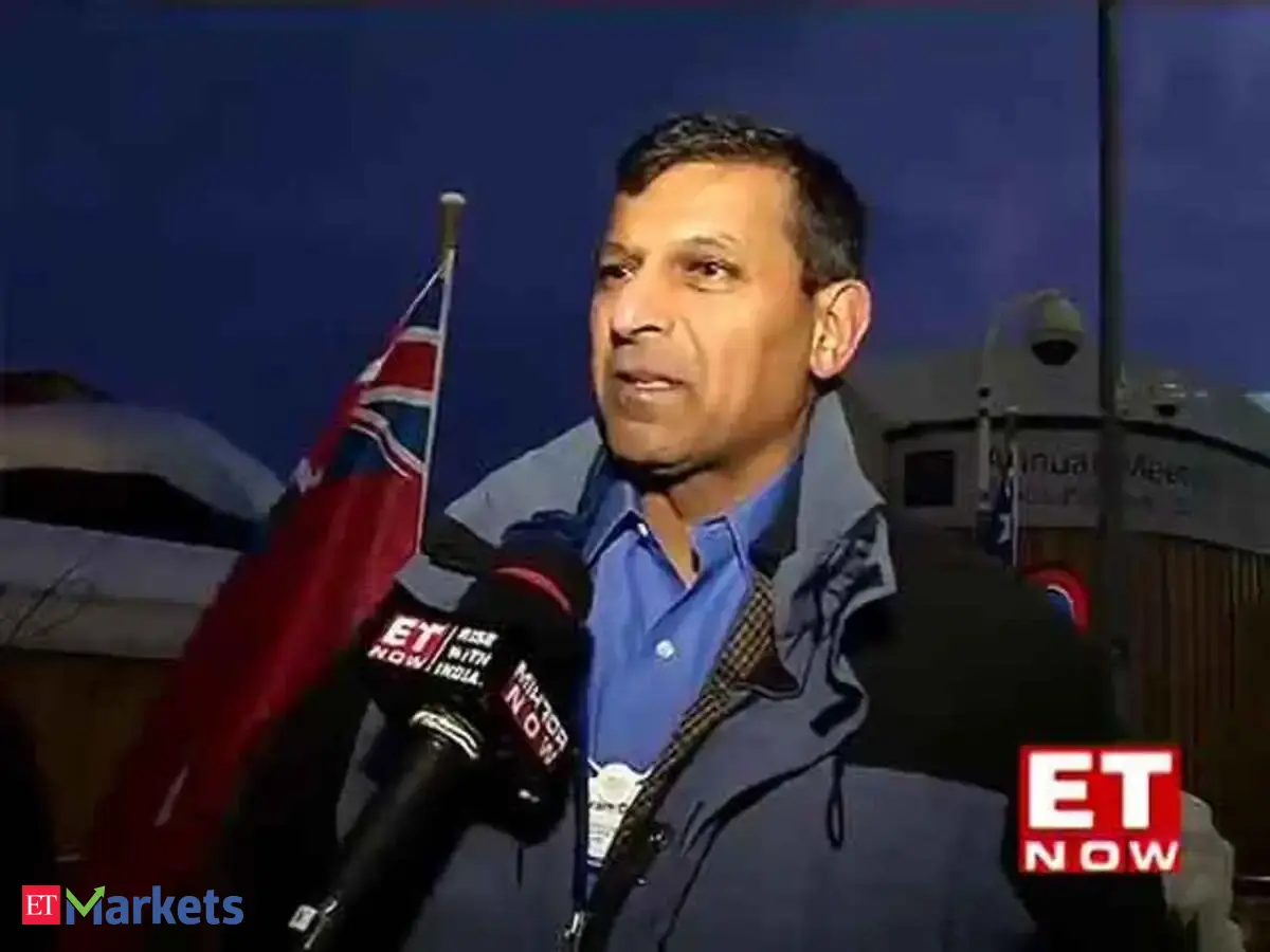 raghuram rajan: RBI Governor should be below finance minister but above ...