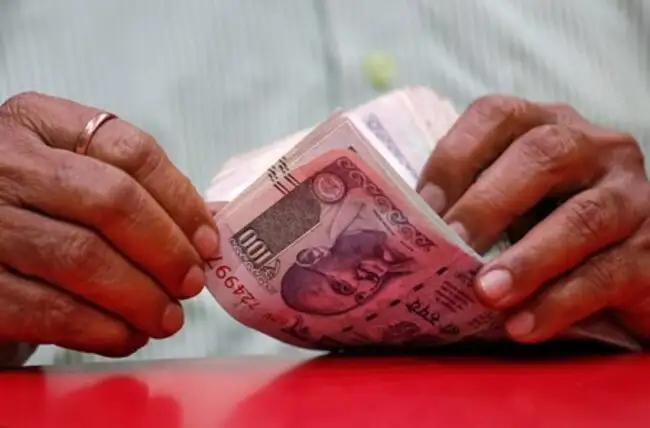 Forex News The Economic Times Most Bearish Ru Forecaster Sees Slide To 80 Per Dollar