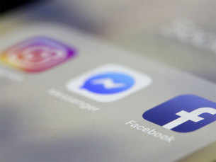Facebook apps down for some users across the globe