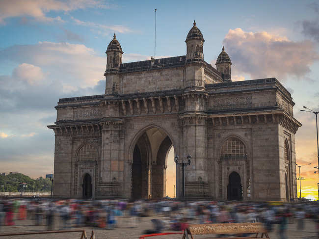Mumbai-gateway-of-india-tra