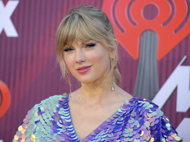 426 Taylor Swift Fans Behold The Singer Is All Set To