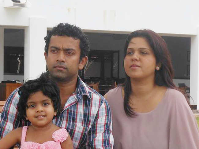 Sudesh Kolonne (L), Manik Suriaaratchi (R) and their 10-year-old daughter Alexendria