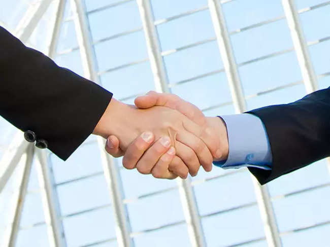 five-tips-on-how-to-shake-hands-with-confidence
