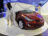 Hyundai unveils 2011 Elantra