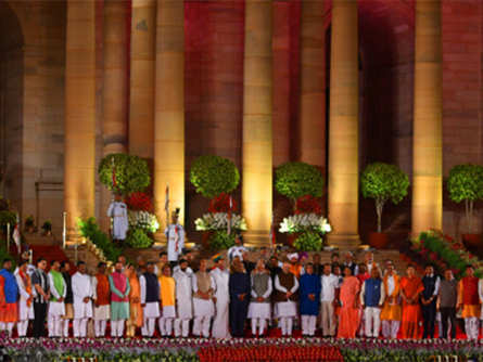 Narendra+Modi+Oath+Ceremony+LIVE%3A+Rajnath+Singh%2C+Gadkari%2C+Piyush+Goyal%2C+Scindia+likely+to+take+oath+as+ministers