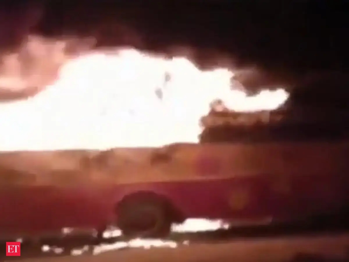 Narrow escape for 26 passengers as Bus enroute Bengaluru catches fire ...
