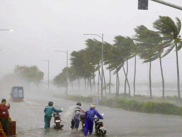 ​Cyclone Vayu to make landfall in Gujarat