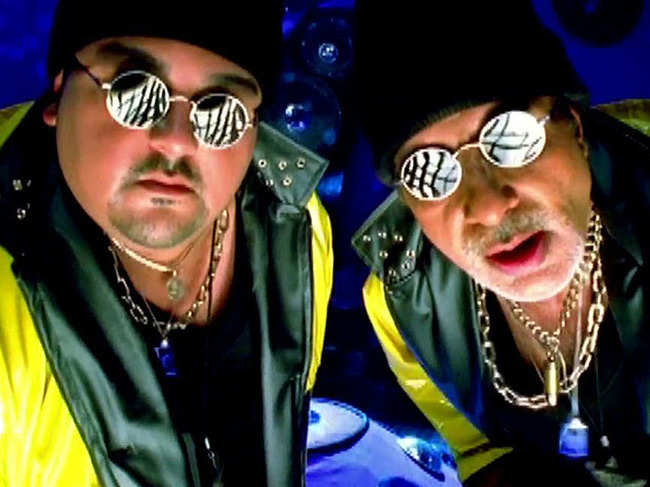 Adnan Sami and Amitabh Bachchan were seen together in the 'Kabhi Nahi' music video.
