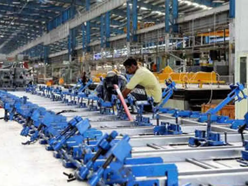 India's April industrial output grows 2.8% y/y