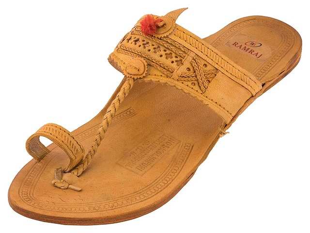nike tanjun sandals size 5