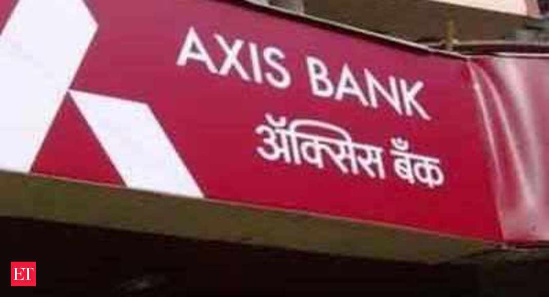 Spotting emerging risks, Axis Bank turns cautious on lending