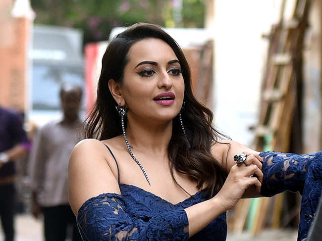 In her post, Sonakshi Sinha ​said that she will co-operate with the authorities to conduct the investigation. ​