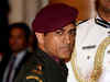 On Kashmir duty, Lt. Col Dhoni entertains fellow soldiers with Big B song
