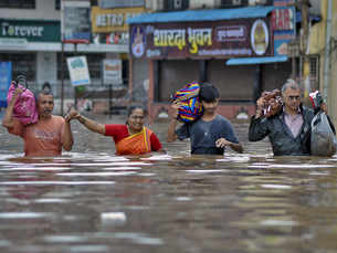 Monsoon floods pound, wreak havoc across India