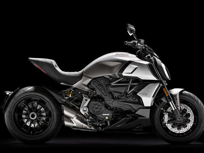 REVIEW 2019 Ducati Diavel 1260S  your perfect everyday bike