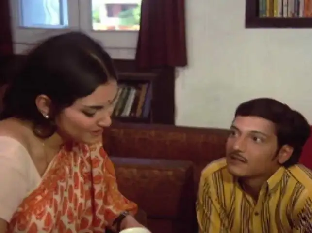 Palekar and Sinha starred in popular movies like 'Rajnigandha', 'Chhoti Si Baat' and 'Safed Jhooth'. 
