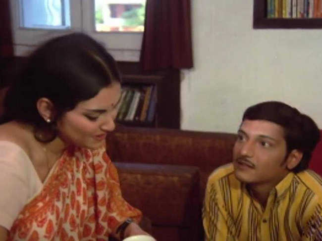 ​Palekar and Sinha starred in popular movies like 'Rajnigandha', 'Chhoti Si Baat' and 'Safed Jhooth'. ​
