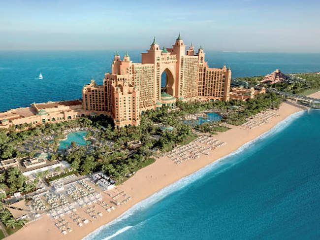 Dubai’s Palm Jumeirah Island enjoys a private sandy beach, the 5-star Atlantis offers stunning views of the Arabian Gulf