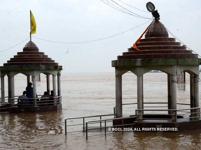 ​Level of Ganga rose on Wednesday, and covered the walking path at Gandhi Ghat in Patna.​