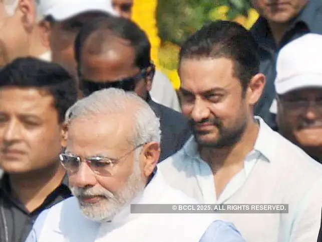 On PM Modi's new intiative, Aamir Khan said that only we can stop using 'single use plastic'.