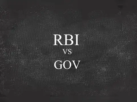 What was the Centre's dispute with RBI on reserves?