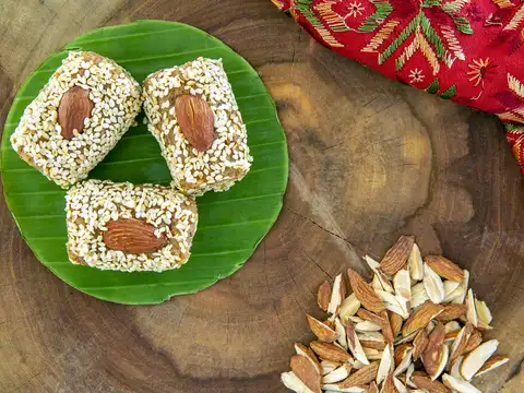 ​Almond & Sesame Pinni