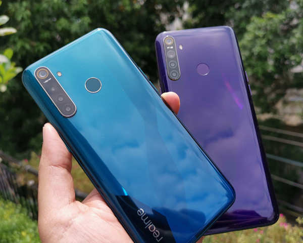 Realme 5 Unboxing Video Realme 5 5 Pro Style Affordability Performance Quad Camera On Offer The Economic Times Video Et Now