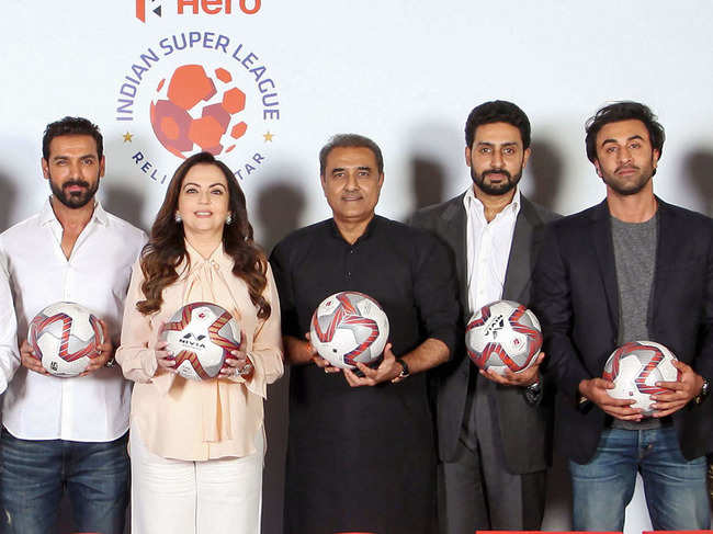 ​FSDL Chairperson Nita Ambani (second left) flanked by ISL club owners - John Abraham (right), Abhishek Bachchan (second left) and Ranbir Kapoor (left), and AIFF chief Praful Patel (C)​ in a group photo at their meeting in Mumbai.