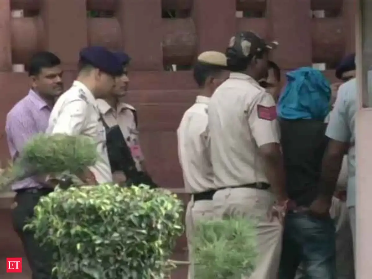 Parliament security: Police arrests man with knife trying to breach ...