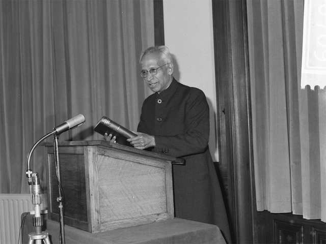 Biography of Sarvepalli Radhakrishnan - The Second President of India - Dev  Library
