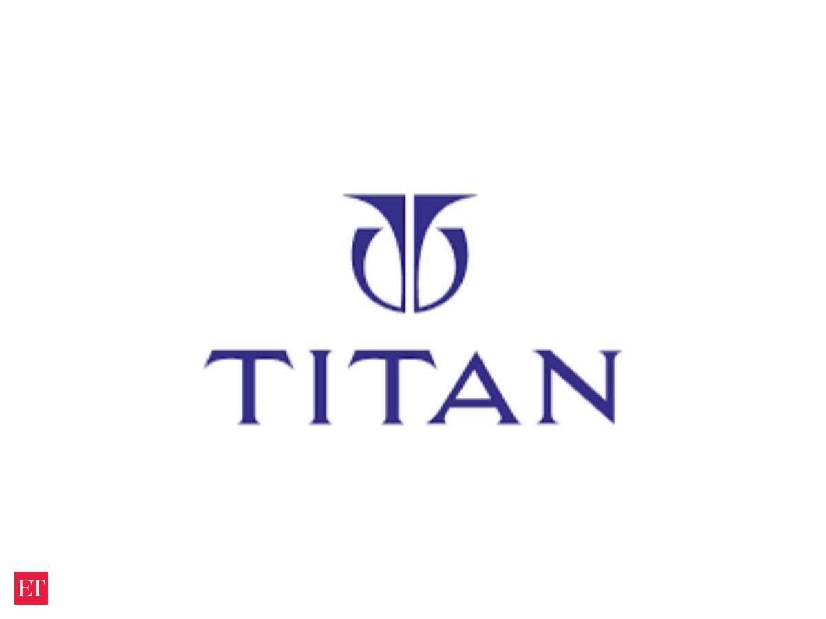 Buy Online Titan Men's Classic Watch: Gradient Dial & Sleek Markings with  Leather Strap - nr1802sl13 | Titan