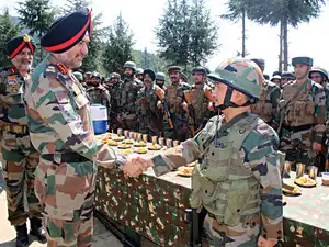 Northern Army Commander reviews security in Kashmir
