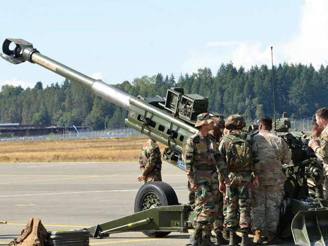Troops train jointly on howitzers