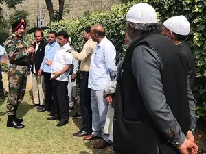 Army commander reaches out to locals in south Kashmir
