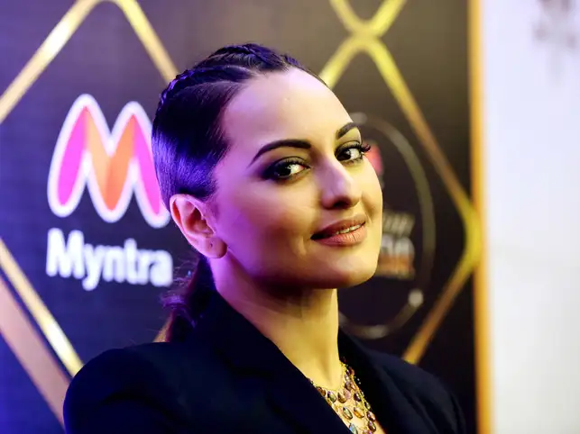 #YoSonakshiSoDumb and #SonakshiSinha were few of the top trends on Twitter.
