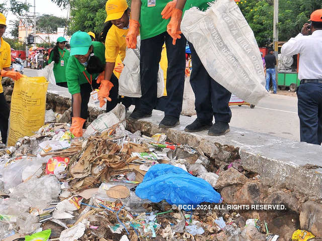 Campuses ban plastic use