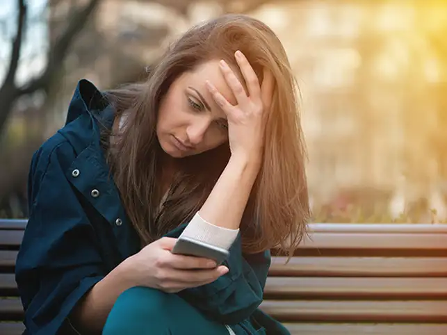 smartphone-depressed_thinkstock