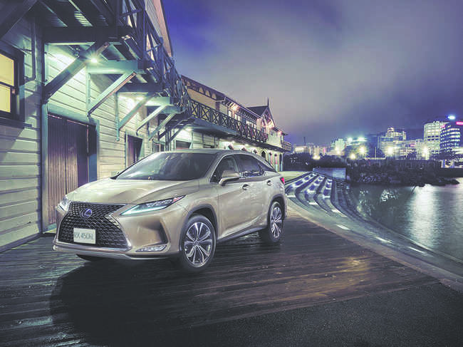 Lexus RX 450hL ?will be available for pre-booking this month.