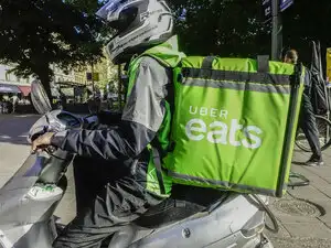 iStock-960461356UBEREATS