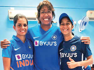 indian-women-cricket-Twitter