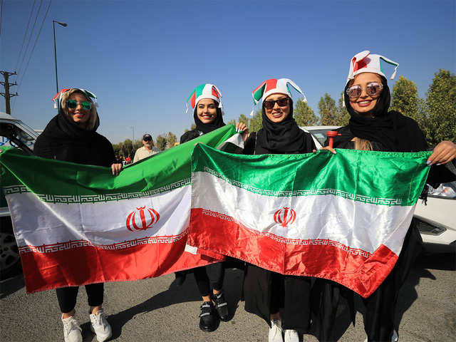 Cheering up the Iran team