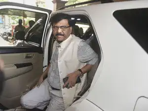 Sanjay Raut quotes Hindi verse to take a dig at Devendra Fadnavis