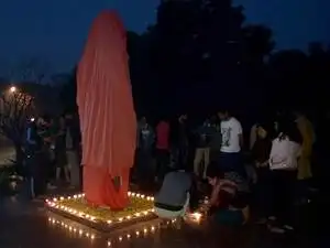 jnu-statue