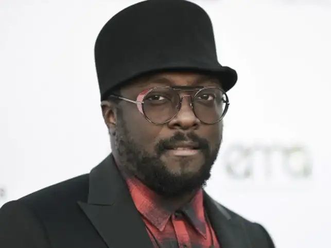 'She sent the police after me bacause I couldn't hear the P.A while making beats on the plane wearing noise cancelling headphones', said will.I.am in a tweet.