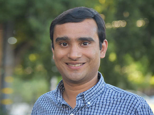 Ankur​ Jain has discovered that certain RNAs can form aggregates, clumping together into membrane-less gels. ​