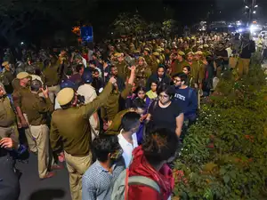 jnu-lathi-charge-PTI