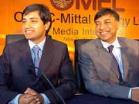 Lakshmi Mittal: Family night at the fight: Lakshmi Mittal hangs out with  son Aditya and son-in-law Amit Bhatia - The Economic Times