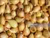 Wholesale onion prices hit Rs 100/kg
